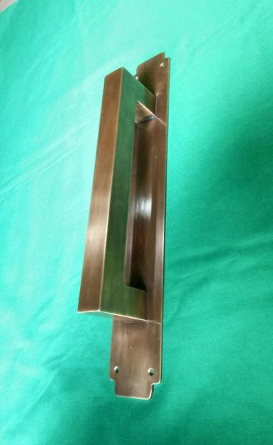 ฺBrass door handle Item Code ACM.018 size wide 70 mm. long 448 mm. handle square size 32 x 32 mm.